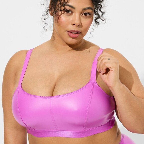 ❤️NWT VINTAGE TORRID BRA - FAUX VEGAN LEATHER / PLEATHER WIRELESS BRALETTE PLUS - Picture 1 of 14
